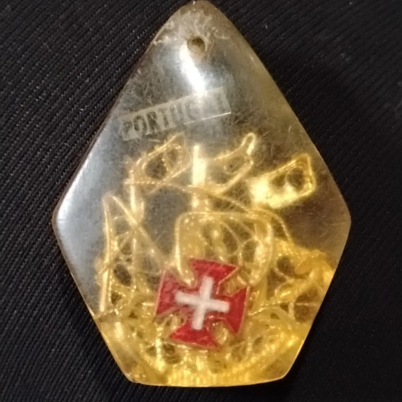 Vintage lucite Keychain/pendant - Picture 5 of 5